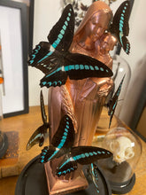 Charger l'image dans la galerie, Vierge aux papillons sous globe ENVOI IMPOSSIBLE