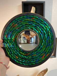 Miroir concave avec contour en Elytres de scarabées