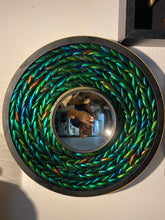 Charger l&#39;image dans la galerie, Miroir concave avec contour en Elytres de scarabées
