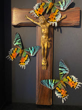 Charger l&#39;image dans la galerie, Cadre christ aux papillons
