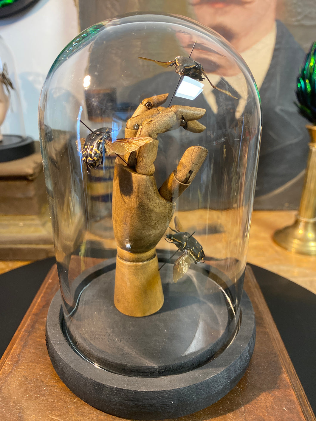 Trio de scarabée sur main en bois petit modèle