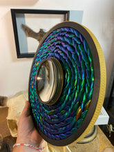 Charger l&#39;image dans la galerie, Miroir concave avec contour en Elytres de scarabées
