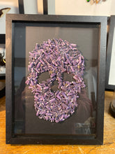 Charger l&#39;image dans la galerie, Cadre tête de mort en radiole d’oursin petit modèle
