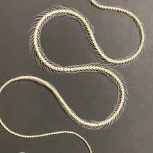 Charger l&#39;image dans la galerie, Cadre squelette de serpent grand modèle
