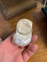 Charger l&#39;image dans la galerie, Encrier en coquillage
