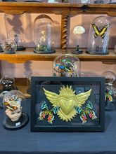 Charger l'image dans la galerie, Cadre « sacré coeur aux papillons »
