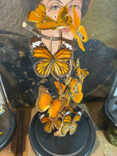 Charger l&#39;image dans la galerie, Globe envolée de papillons
