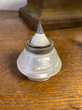 Charger l&#39;image dans la galerie, Encrier en coquillage
