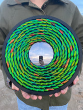 Charger l&#39;image dans la galerie, Miroir concave avec contour en Elytres de scarabées
