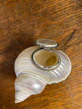 Charger l&#39;image dans la galerie, Encrier en coquillage
