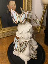 Charger l&#39;image dans la galerie, Buste d’enfant aux papillons
